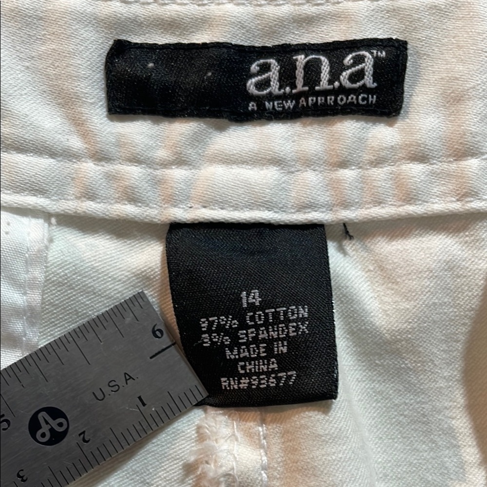 a.n.a. White cuffed Capris EUC 14 - Picture 14 of 15